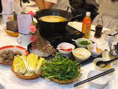 -鲜入围煮花胶鸡海鲜火锅