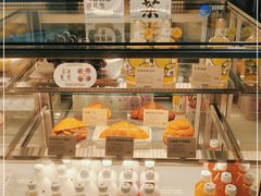 面包甜点陈列柜-喜茶(上海北外滩来福士店)