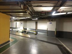 -新世界百货崇文店停车场