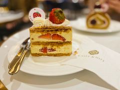 草莓拿破仑酥-KNOTKNOT珞珞·日式甜品(K11店)