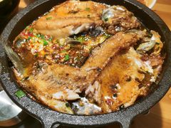 铁板鲫鱼-聚鑫朋酸菜肥肠(九龙仓店)