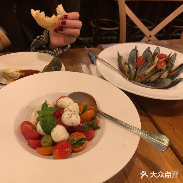 La Vite意大利餐厅酒馆(乌鲁木齐店)番茄水牛奶醋色拉图片