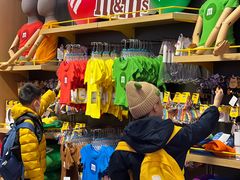 -m豆巧克力世界(上海世茂广场店)