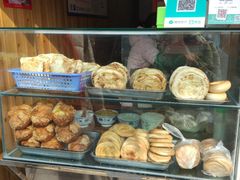 面包甜点陈列柜-刘氏方酥锅盔(古城总店)