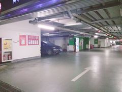 -正大乐城徐汇店-地下停车库