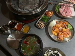 -围炉肉舍•炭烤活鳗•丹东海鲜烤肉(步行街店)