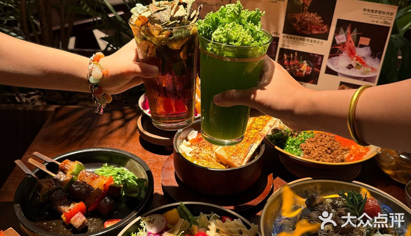 这里的每一道菜都仿佛一道艺术品，尊的好适合闺蜜小聚