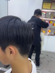-首脑美发沙龙