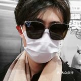 比起冬天劝我喝热水的人，我更喜欢冬天陪我一起吃冰激凌的人‼️