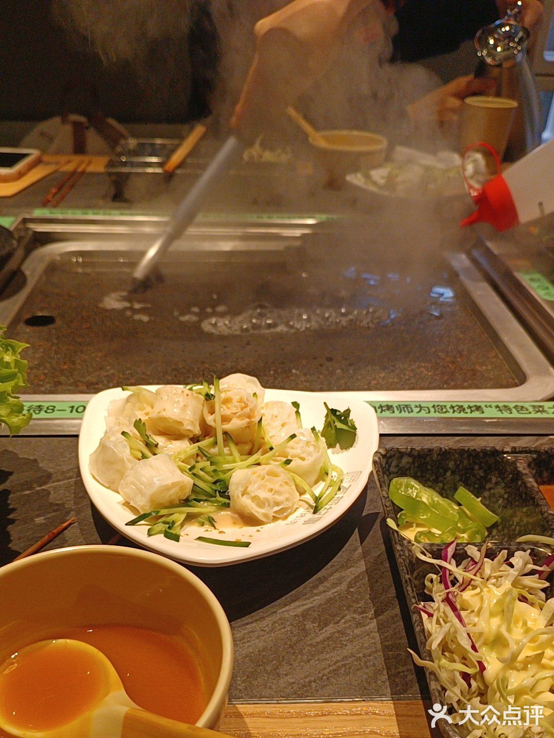 非常适合家人朋友一起聚餐，环境干净整，服务