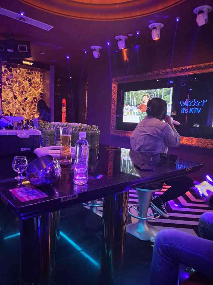 温莎毕竟是南京最好的ktv了,难得还能用上回优惠券很满足