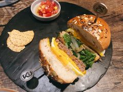 经典芝士汉堡-HIGH FIVE哈福手工汉堡(桂林路店)