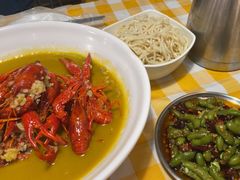 -龙巢盱眙龙虾·鸡煲·烧烤宵夜(坪洲店)