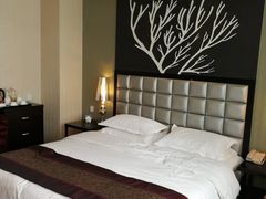 -昆明朗威酒店(昆明站火车站双桥夜市风情街店)