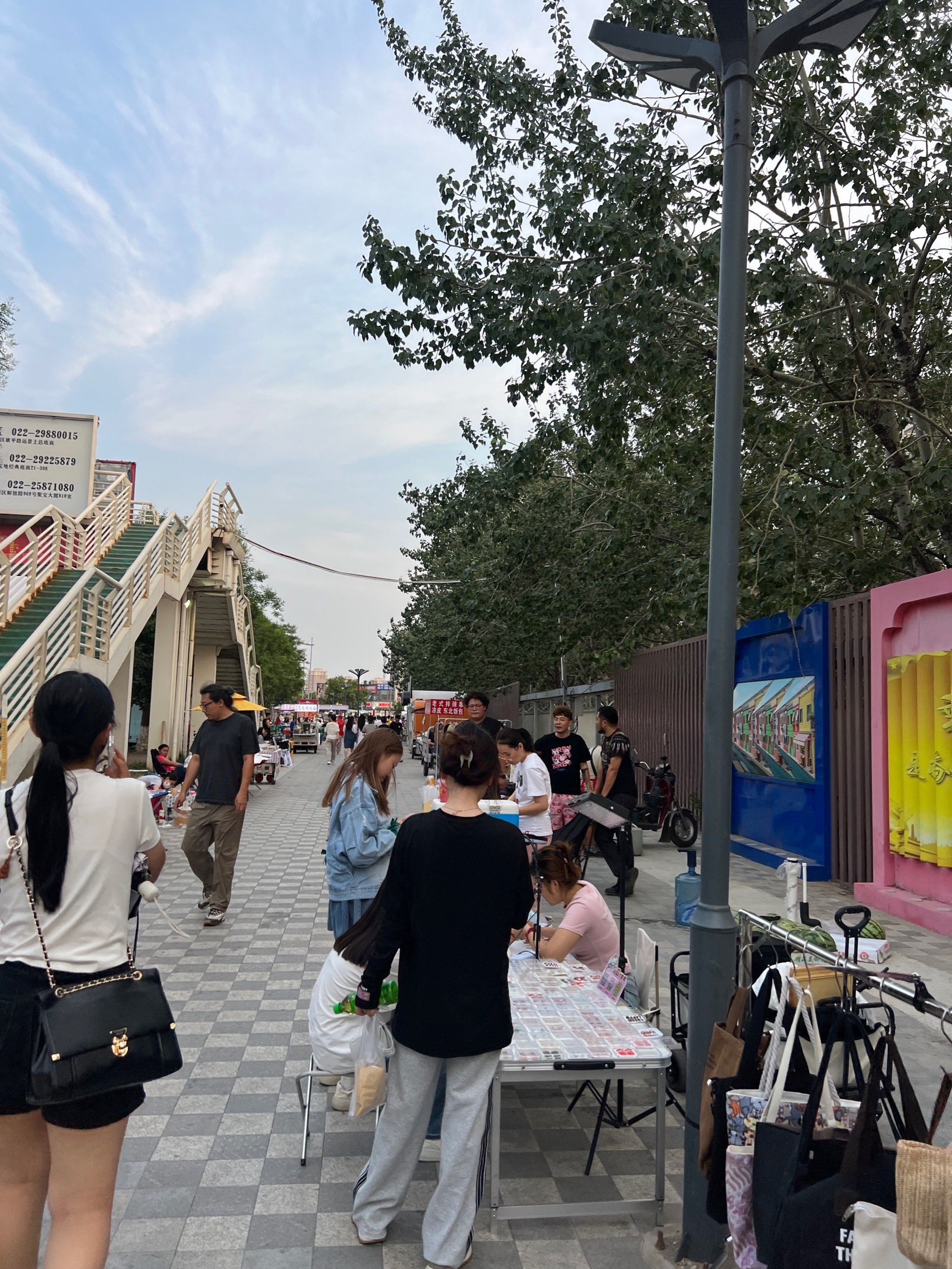 姚村夜市逛不停 一来一个不吱声