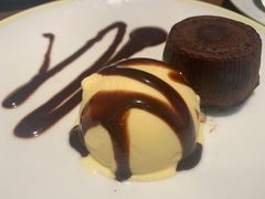 提拉米苏与冰淇淋-萨莉亚意式餐厅(杭州西溪龙湖天街店)