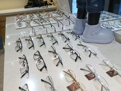 -三叶眼镜城批发市场(上海火车站店)