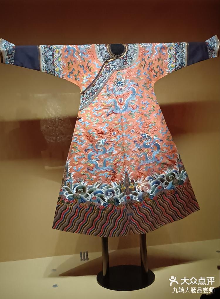 古代皇宫服饰大揭秘国采与宫色清代宫廷服饰展