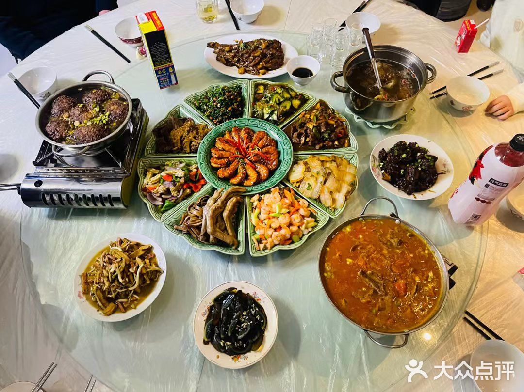 这是我家的年夜饭，兔年大吉[礼物]