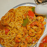 裹满酱汁的小龙虾面！我能吃100次[流泪][流泪][流泪]