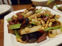 -临江餐馆二楼美食部落
