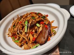 萝卜干炒腊肉-鸽子侯·家宴·平价海鲜(市图书馆店)