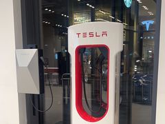 -TESLA 特斯拉(上海太古汇体验店)