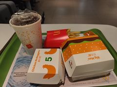 -麦当劳(上海虹桥站30B检票口楼上)