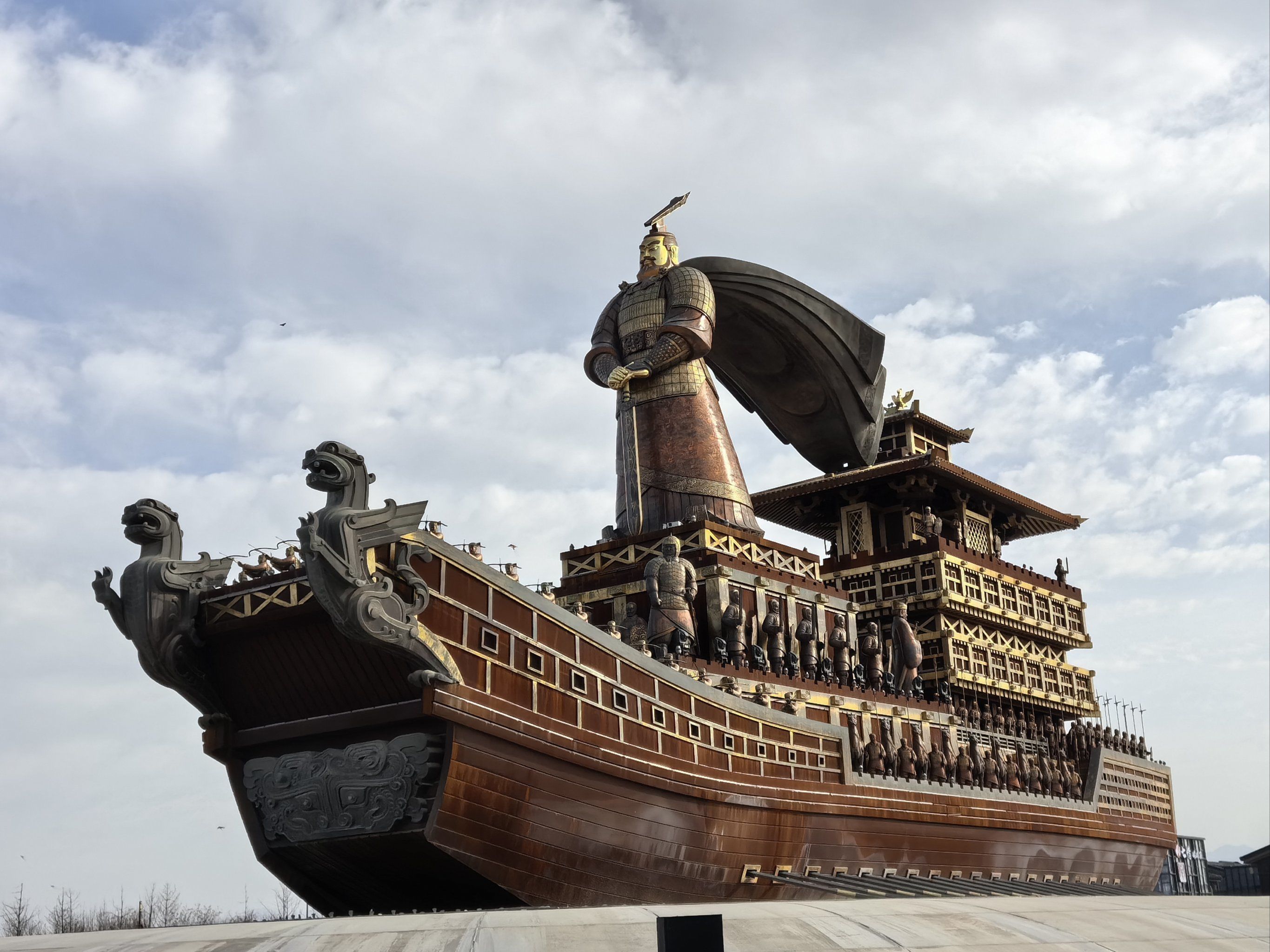 三十多米高的汉楼船 霸气威武!