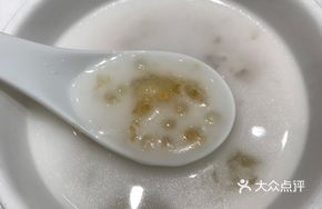 Self-service Coconut Milk Tapioca with Peach Gum