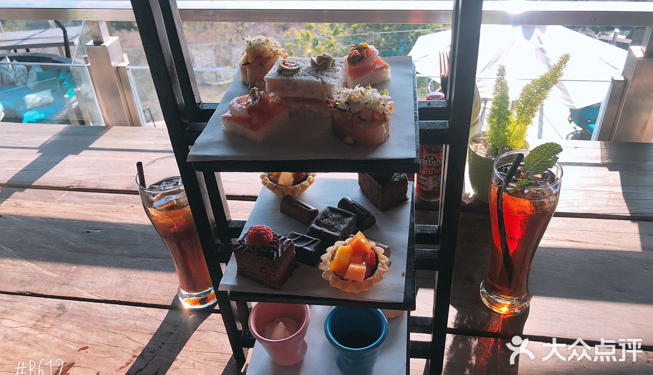 当地的网红酒店了，在酒店内完全可以不出门吃完好几天
