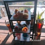 当地的网红酒店了，在酒店内完全可以不出门吃完好几天