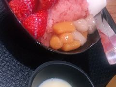 草莓冰沙-鲜芋仙(太原街万达店)