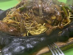 铁板黑椒牛柳炒面-胜利茶餐室