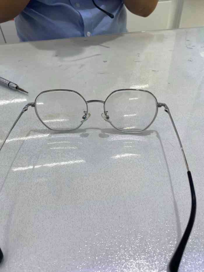 兄弟高登眼镜(振兴店)-"店里面姐姐都特别好,帮忙挑了一副我喜欢的.