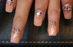 裸色系全延长逆法式光疗+亮片-艾妃罗高科美肤美甲美睫健康管理