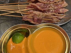 -何妹湿辣牛肉·粤式烧烤砂煲(桂雅路店)