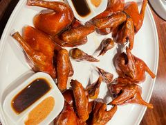 招牌脆皮乳鸽-香樟花园新粤料理(无锡万象城店)