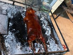-姐妹四更烤猪店