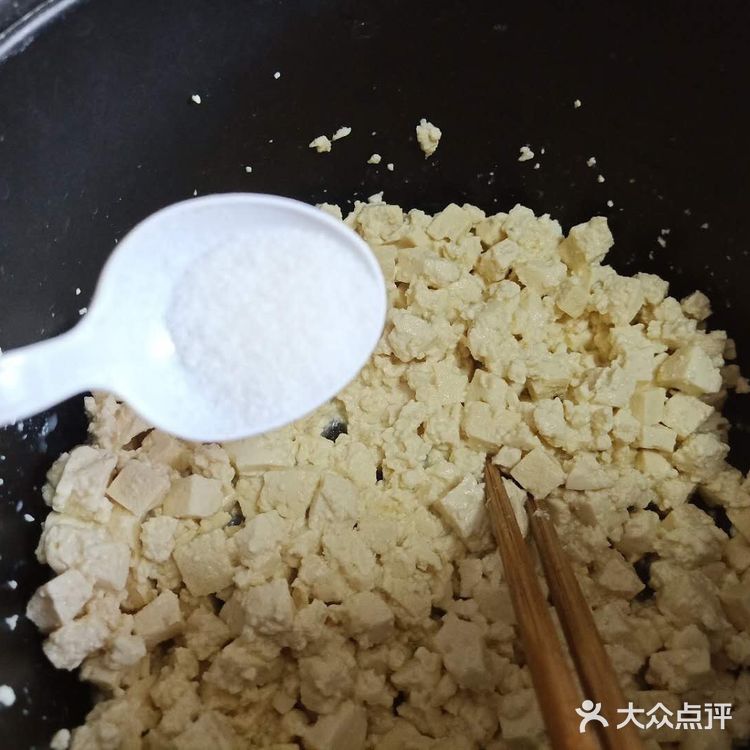 做人就要像小葱拌豆腐一样，一清二白。