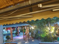 -茅草房·河畔园林火锅