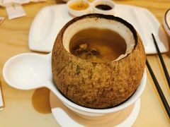 椰皇花旗参老鸽汤-锦粤宫·精致粤菜(深圳北站店)