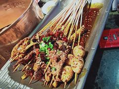-沪小二炭火蛙锅(淮海中路美食不夜城店)