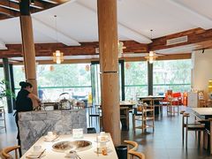 -茅草房·河畔园林火锅