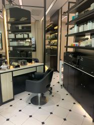 -HAIR CORNER
