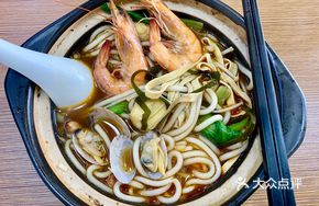 Stewed Seafood Potato Noodles in Clay Pot
