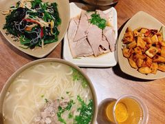 -亮亮面馆(经六路店)