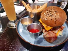 摩天汉堡-bluefrog蓝蛙(恒隆广场店)