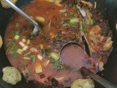 -丹水桥地锅鱼·翘嘴鲌·地方特色全鱼宴(丹江口大坝店)