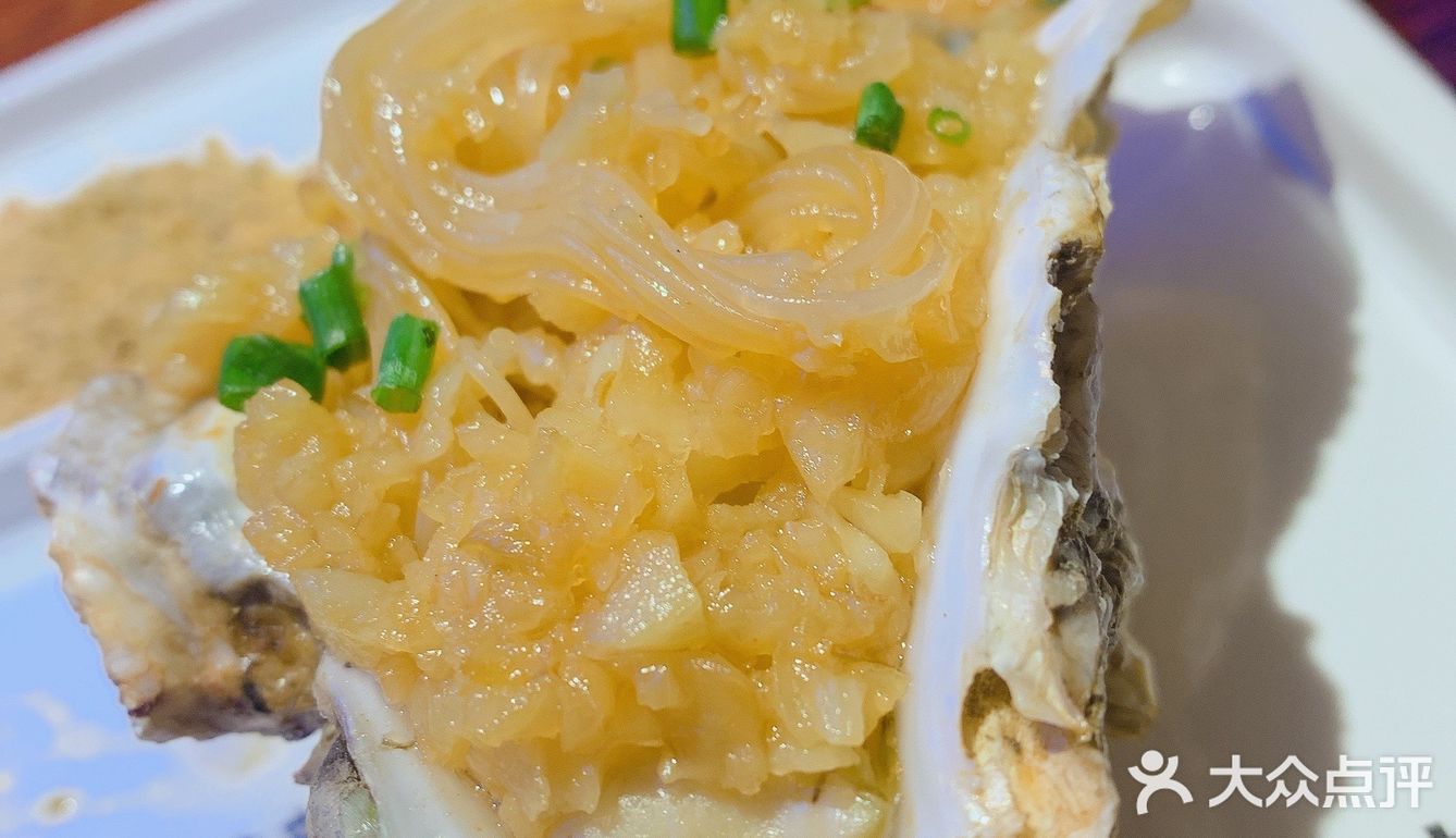 这次没有排队。来一打羊肉串~羊肉串油的地方也很香